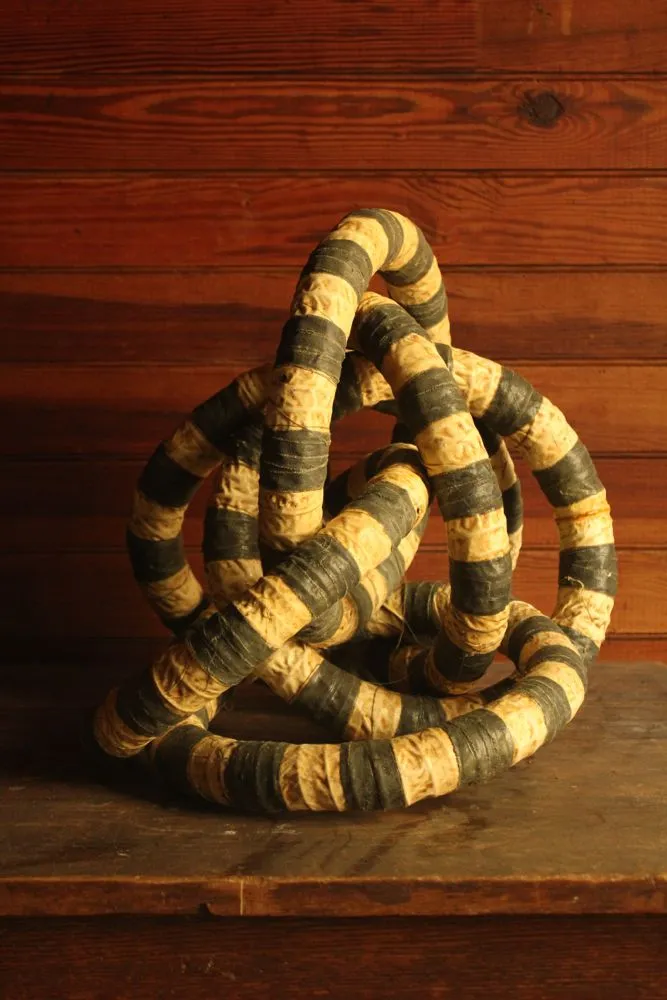 Six Trivial Knots, Banded
