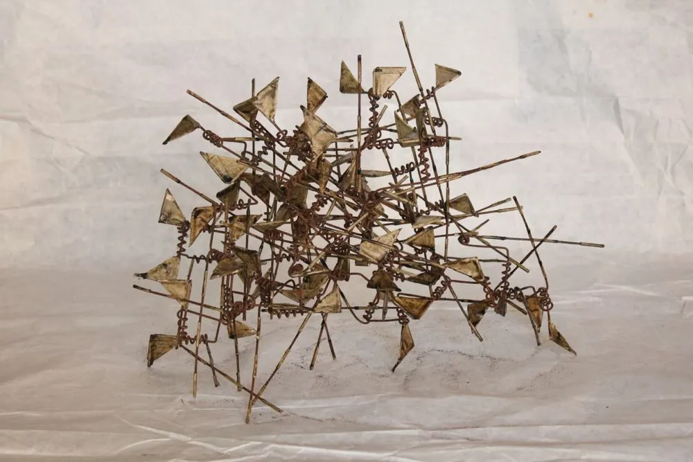 Wire Construction With Triangular Flags