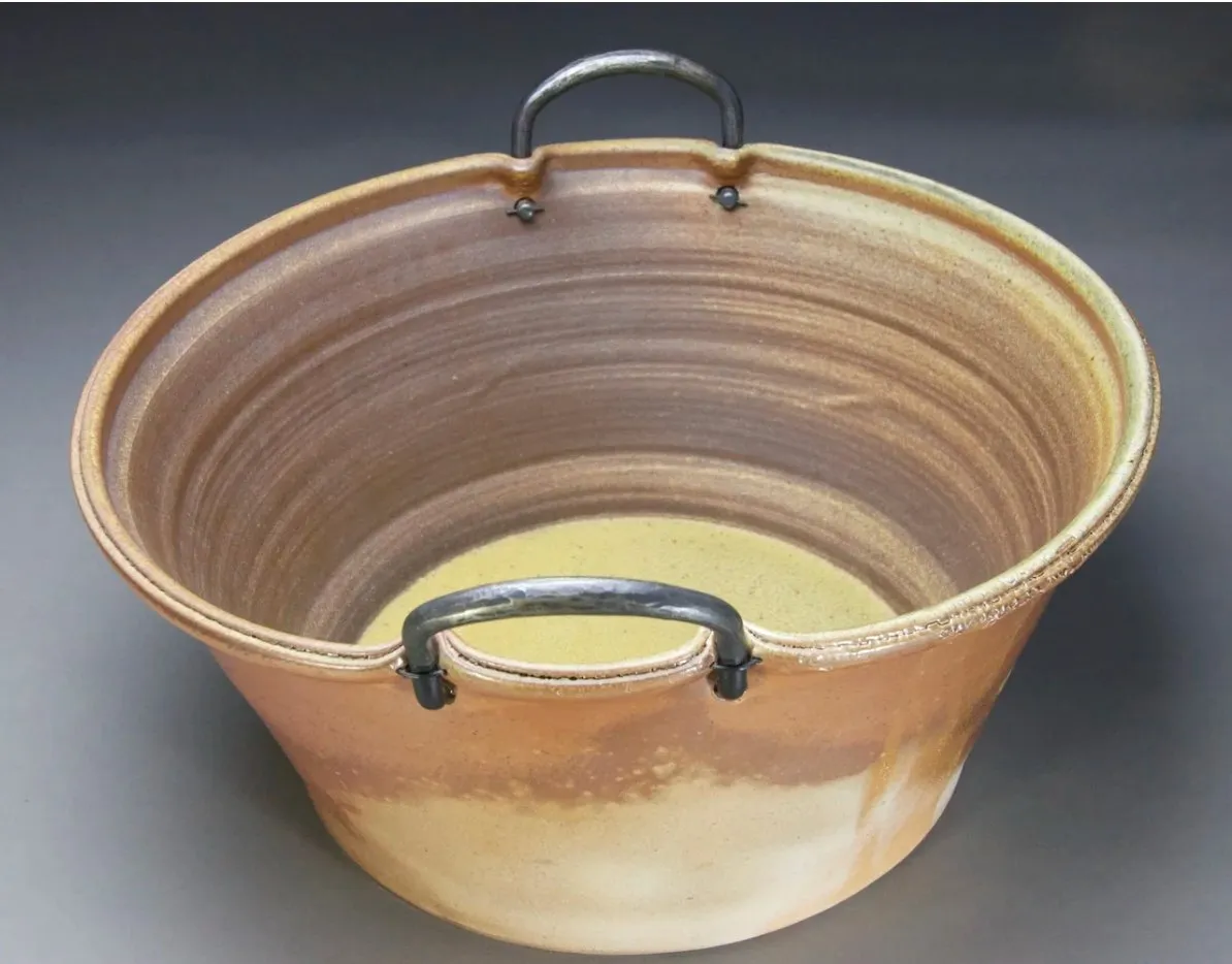 Ceramic Tub with Metal Handle