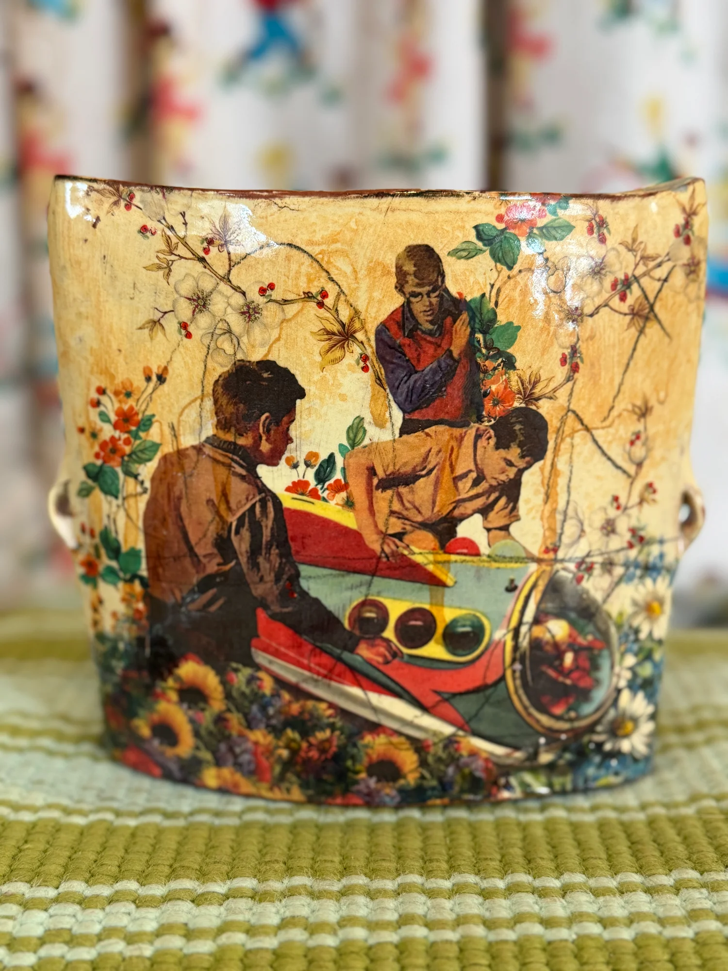 Short & Wide Flat Vase - Image 2